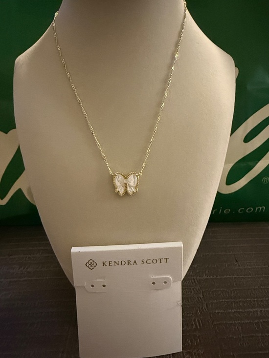 Kendra Scott Jewelry - Haley Bow Gold Short Pendant Necklace Ivory Mother-of-Pearl